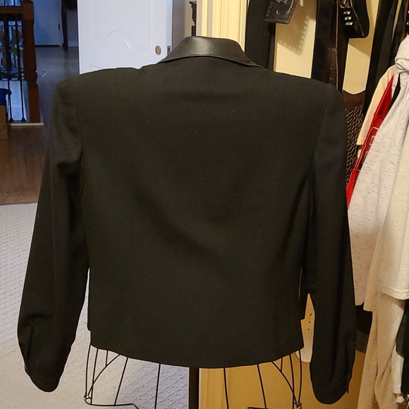 Black blazer jacket with snap closure - Picture 3 of 7